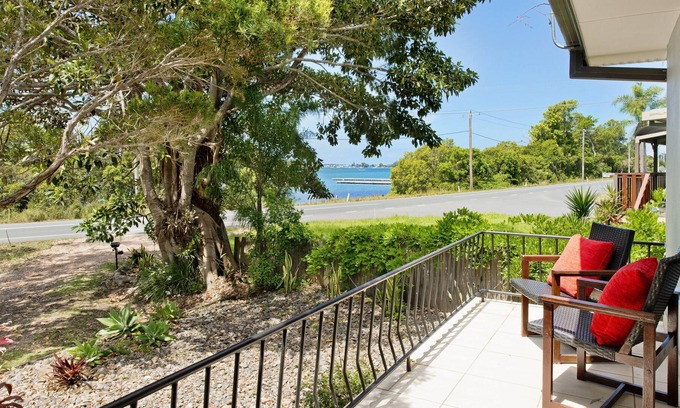 Fernbank Creek House | Anchor Lodge - rural, river views, edge of town