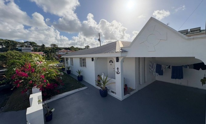 Welches House | Anchor Villa , 4 bedroom single family home nSteps to the beach .