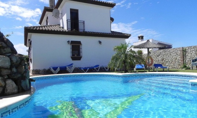 Conil de la Frontera Villa | Andalusian style, private pool with salt water, just 500 meters to Conil, landscaped garden, brick BBQ - Casa Maria del Carmen -
