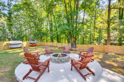 Anderson House | Anderson Retreat Private Hot Tub and Kayaks!