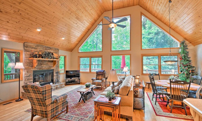 Andrews Cabin | Andrews Cabin w/Game Room & Covered Porch!