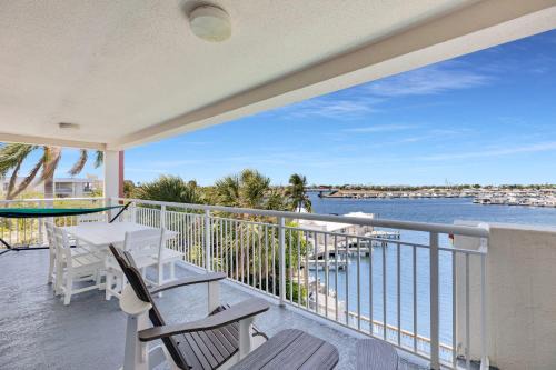 Meadows House | Andros - Spacious 2x2 Waterfront Condo