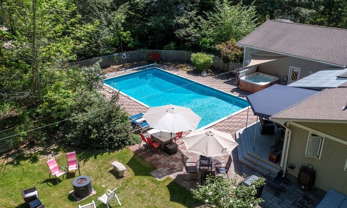 Falmouth House | Andy's Retreat - Heated outdoor pool, hot tub, central AC, fire pit, bbq