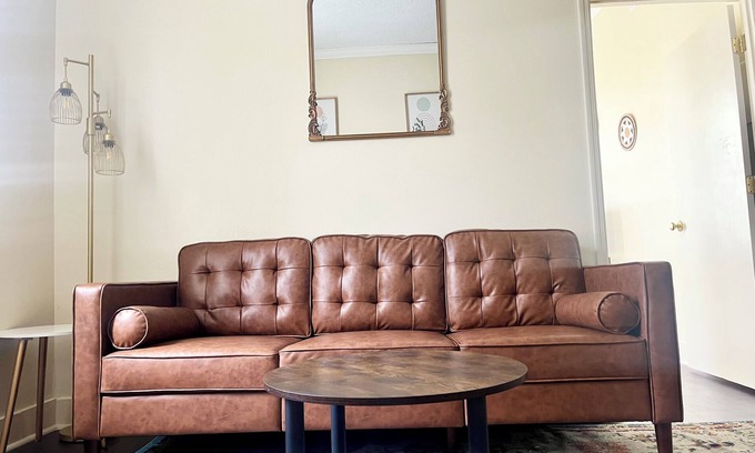 Harleston Village Apartment | Andy’s On King St.~ Shops/Bars/Dining At Your Door/ MUSC,Citadel, College of CHS
