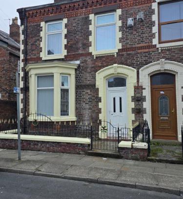 Anfield House | Anfield Guest House Sleeps 5
