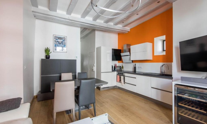 Downtown Angers Apartment | Angers Hyper Centre - Rue St Laud, 2min Ralliement