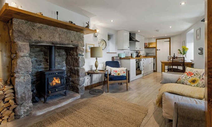 Bridford House | Angler's Cottage Summ