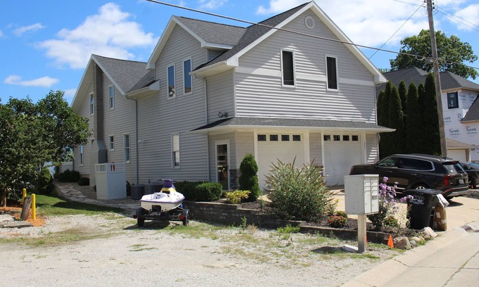 Brimfield Apartment | Angler's Paradise: Sylvan Lakehouse-Fishing & Tranquility near Goshen & Ft Wayne