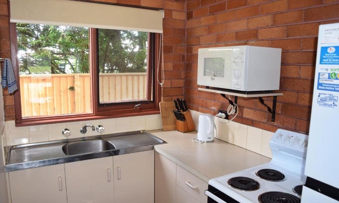 South West Rocks Apartment | Anglers Lodge 4 - bring your own linen
