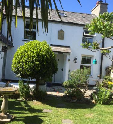Pen-y-sarn House | Anglesey traditional 2 bedroom stone cottage with EV