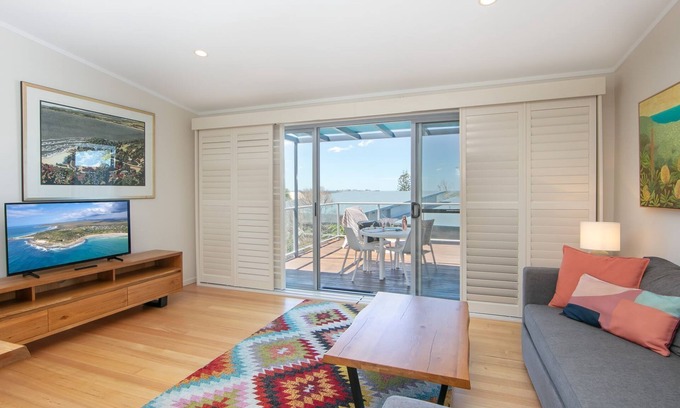 Angourie House | Angourie Blue 3 - Drop your bags, slip slop and slap and head to the beach