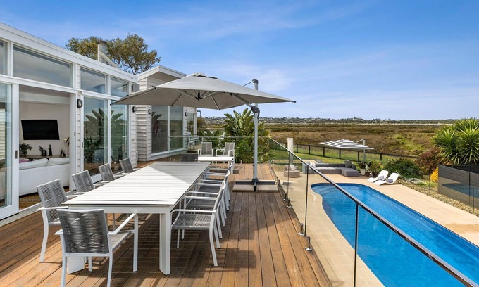 Barwon Heads House | "Anna Cara" resort style living with expansive estuary views.