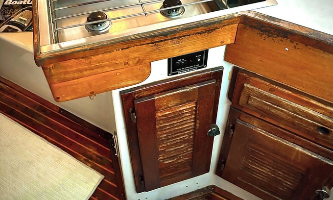 Whitney Beach Boat Rental | Anna Mara