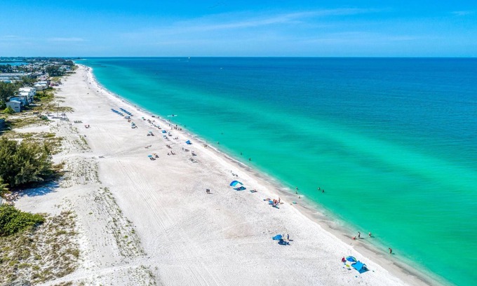 Bradenton Beach Apartment | Anna Maria Island Beach Palms 2A