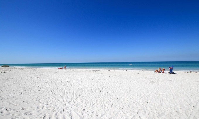 Bradenton Beach Apartment | Anna Maria Island Beach Palms 7A