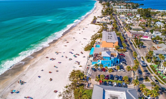 Bradenton Beach Condo | Anna Maria Island Beach Palms 8B