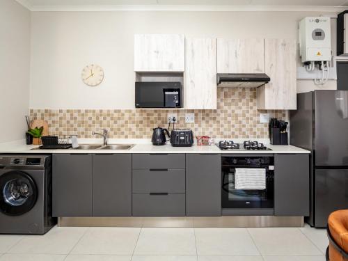 Greater Johannesburg Metropolitan Area Apartment | Anna Suite - Serenity & Stuff Luxury Apartments