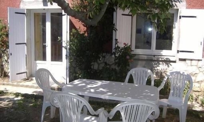 Cran-Gevrier Apartment | ANNECY Close to Center - Pleasant Studio On Shaded Garden and Garage