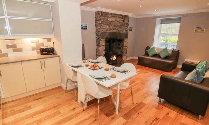 Bethesda Cottage | ANNEST, pet friendly, country holiday cottage in Bethesda