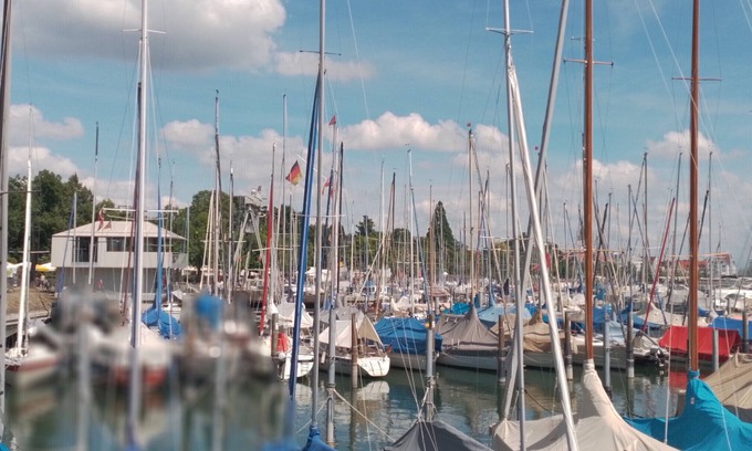 Waggershausen Apartment | Annette's Luxury Apartment at the City Park with Private Terrace and Wi-Fi