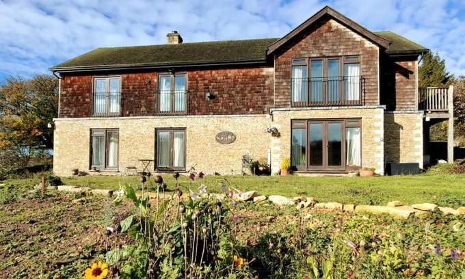 Cheltenham Apartment | Annex Flat in beautiful landscapes nr Cheltenham