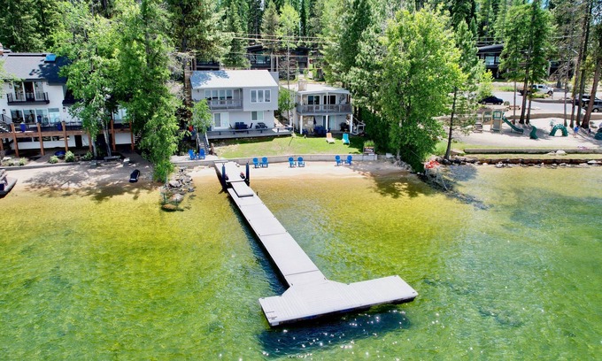 McCall House | Annie's Place-Lakefront-Shared dock w/Almost Heaven-Rent both for a 6-room getaway for large groups!