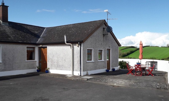 Newry Cottage | ANNIE'S PLACE, pet friendly, character holiday cottage in Crossmaglen