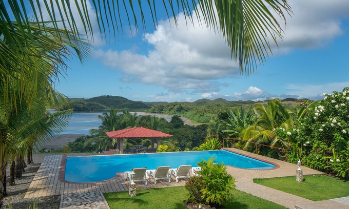 Boca Chica Apartment | ANNSRENTAL Luxury Beachfront - Stunning Views - Private Pool - Steps