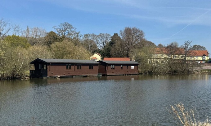 Irstead Boat Rental | Ant River Lodge Houseboat