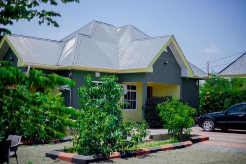 Boma la Ngombe Cabin | Antelope homestay