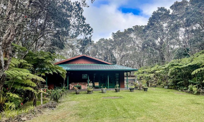 Volcano House | Anthurium Cottage