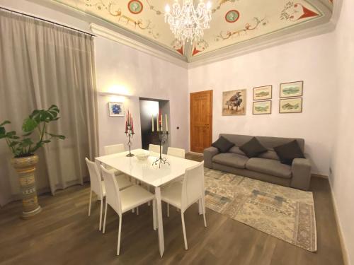 Fermo Apartment | “Antica Dimora” Esclusivo Appartamento(100MQ)