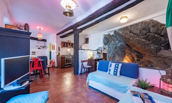 Vernazza Apartment | Antica Roccia Apartment In Vernazza, Vernazza, Italy
