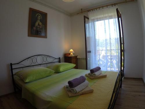 Stari Grad Apartment | Antique apartment with balcony