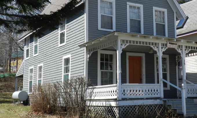Bayside Cottage | Antique Bayside Cottage in Village Center with Water ViewnSorry no pets.