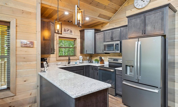 Gatlinburg - Pigeon Forge Cabin | Antler Ridge 3 Bedroom Cabin by RedAwning