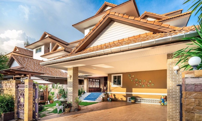 Chalong Villa | Anyaburi Private Pool Villa