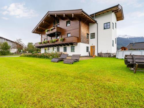 Saalfelden am Steinernen Meer Apartment | Apartment Steinernes Meer by Interhome