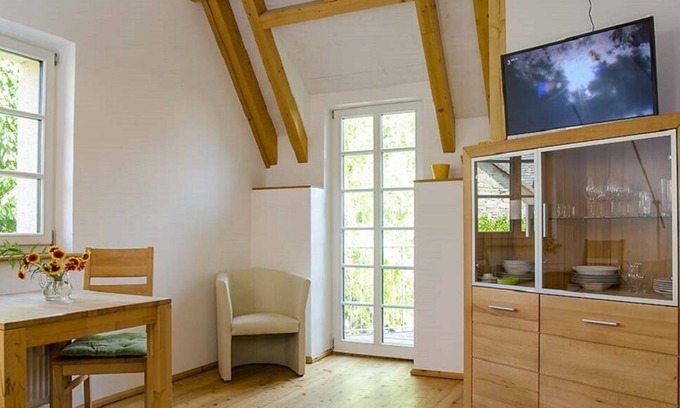 Gimmeldingen Apartment | Apartment Idig in an old sandstone building