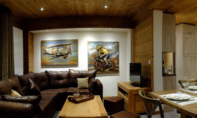 Viel-Alpe Ski Chalet | Apart. * in spacious and bright chalet, ski-in ski-out, route du TDF