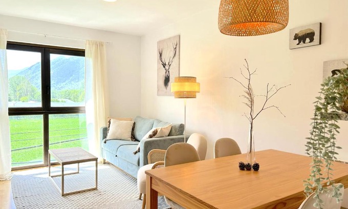 Esterri D'Aneu Apartment | Apartament de disseny rústic amb vistes by RURAL D'ÀNEU