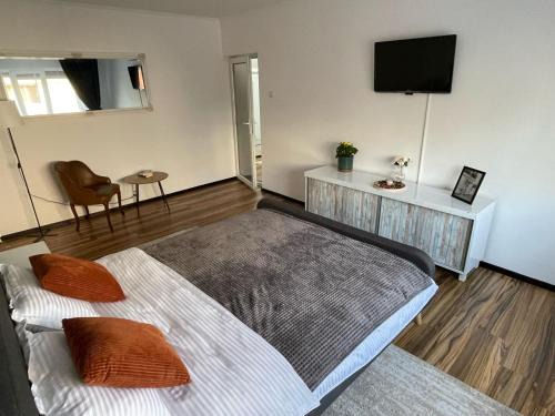 Husi Apartment | Apartament Husi