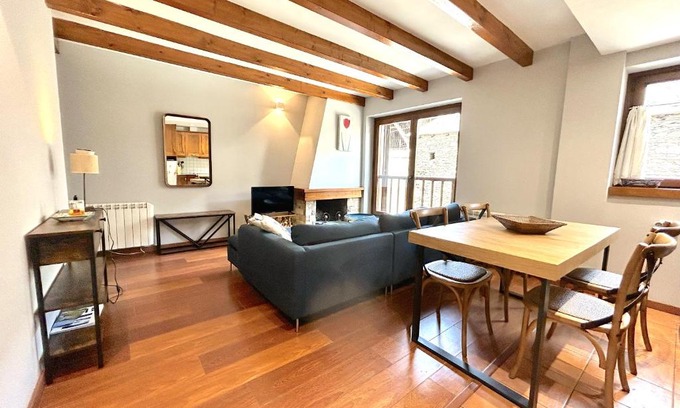 Alt Aneu Apartment | Apartament rústic amb llar de foc by RURAL D'ÀNEU
