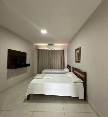 Patos de Minas Apartment | Apartamento 102 - Suíte com ar condicionado