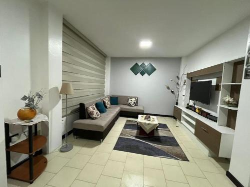 Loja Apartment | Apartamento Colinas del Pucará