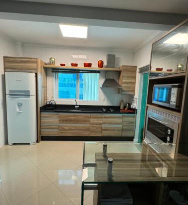 Andorinha Apartment | Apartamento com 3 suítes a 300 metros da praia