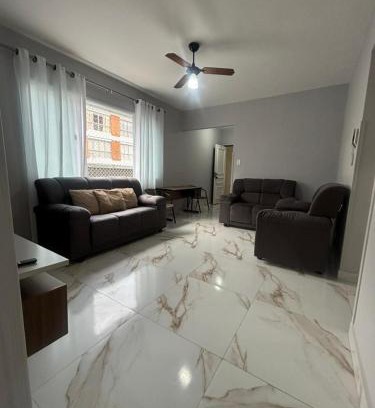 Jardim Sao Miguel Apartment | Apartamento com Estacionamento, Wi-Fi, Ar condicionado a 300 metros da Praia da Enseada no Guarujá.