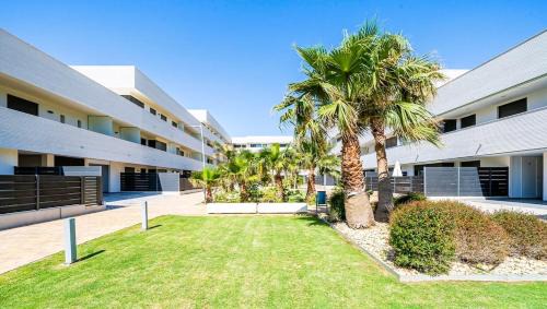 Roques Daurades Apartment | Apartamento en la playa con vistas al mar
