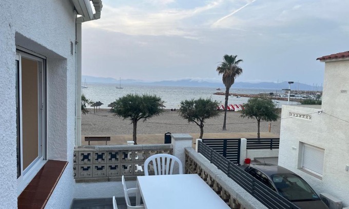 L'Escala Apartment | Apartamento en la playa. Free Parking. Free WiFi