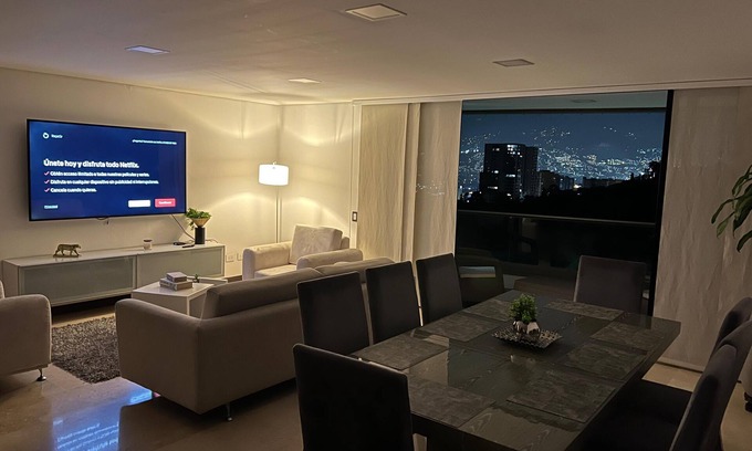El Castillo Apartment | Apartamento Moderno con Piscina y Espectacular Vista en Todo el Barrio Poblado